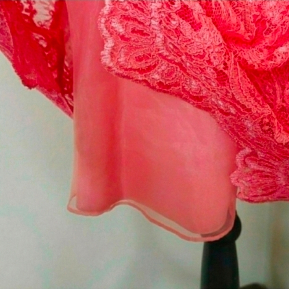Alice + Olivia | Lace Open Back fit and flare dress size 8 - Picture 4 of 9